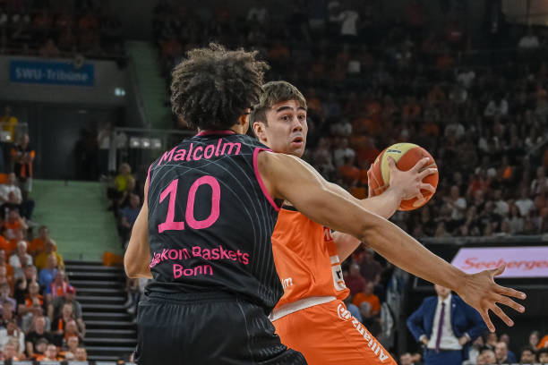 以让我们稍 以让我们稍