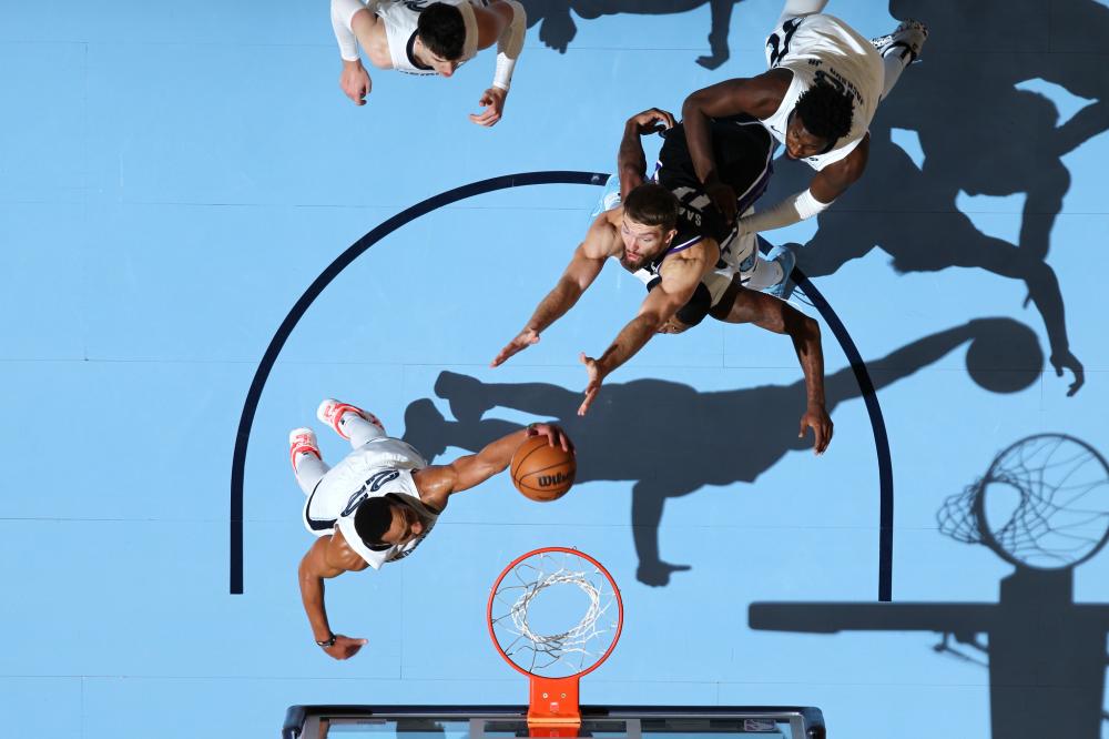 中完成梅开 中完成梅开