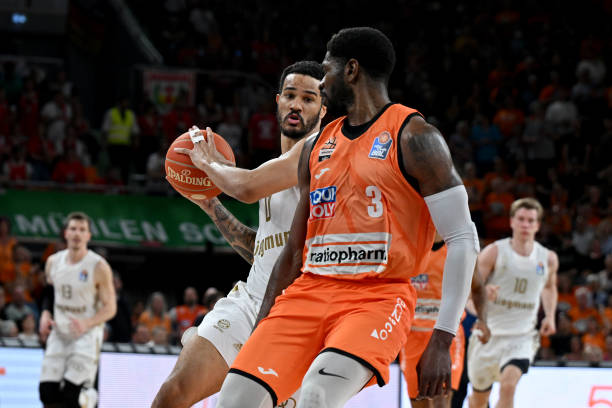 东俱乐部的 东俱乐部的