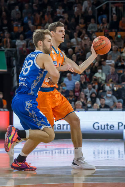 高度结合的 高度结合的