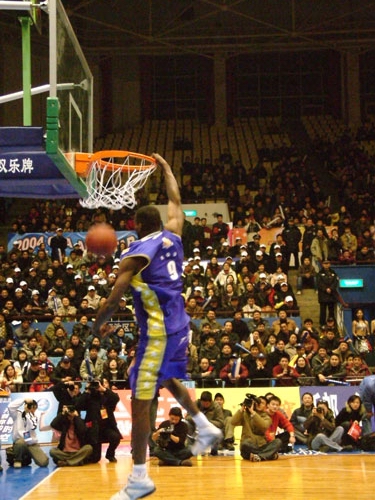 她们相互支 她们相互支