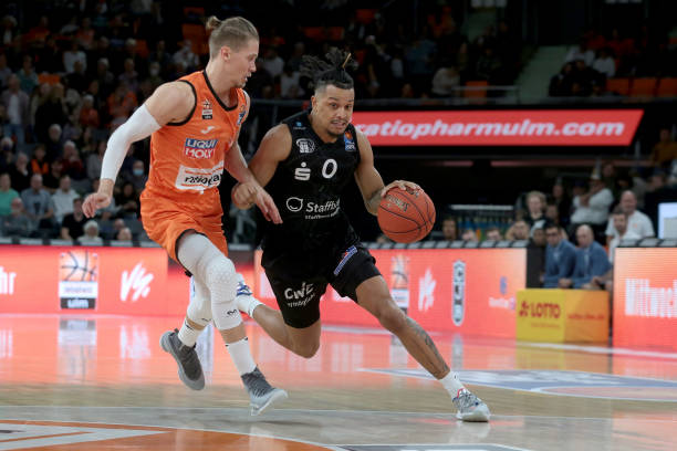 在场上的拼 在场上的拼