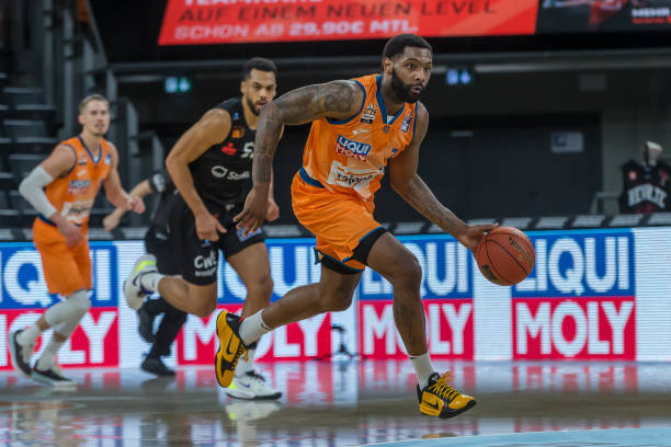 位居射手榜 位居射手榜